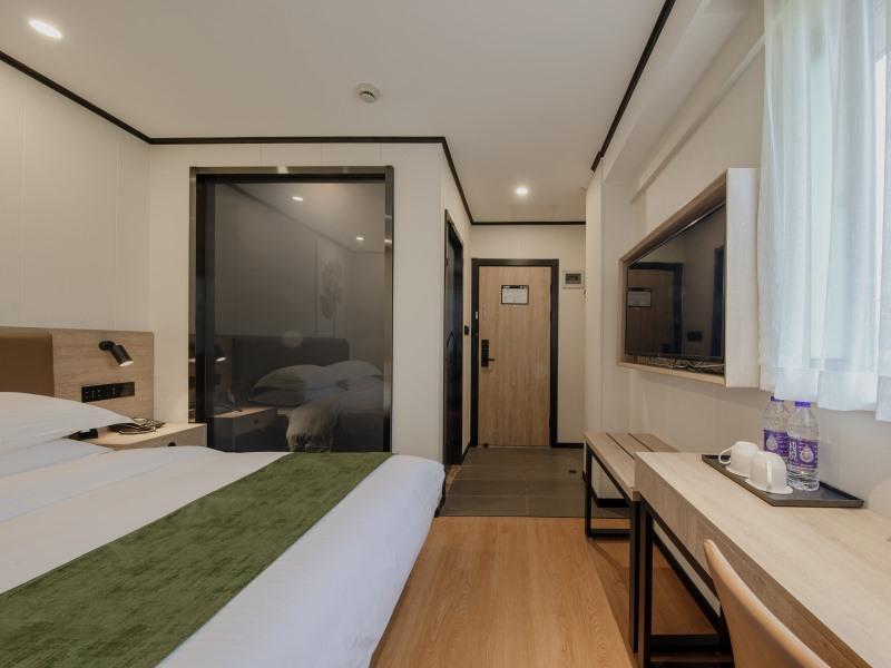 Hotel Greentree Express Minhang District Jindu Road 3*