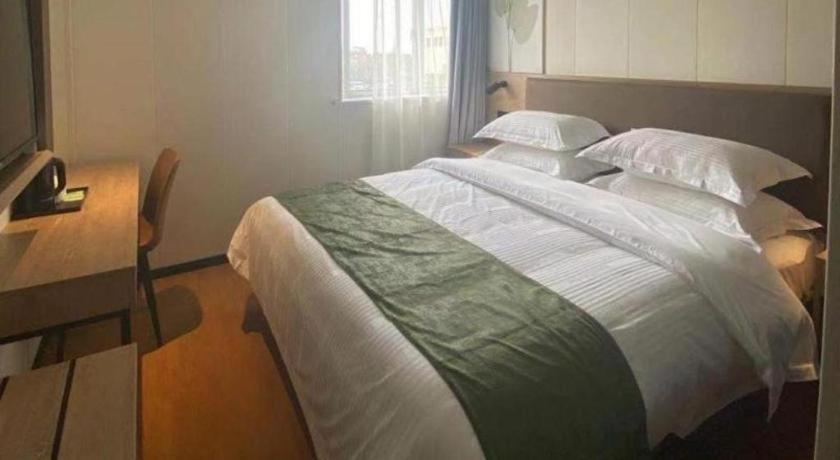 Greentree Express Minhang District Jindu Road 3*